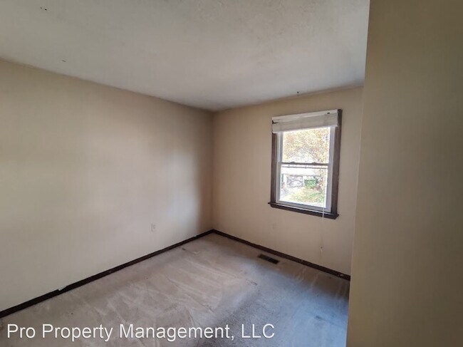 Building Photo - 3 br, 1.5 bath House - 77 Hitchcock Drive