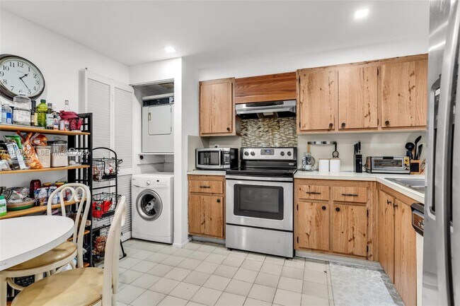 Building Photo - 1915 Brickell Ave