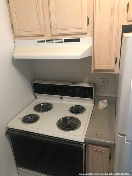 Building Photo - 50 Evergreen St