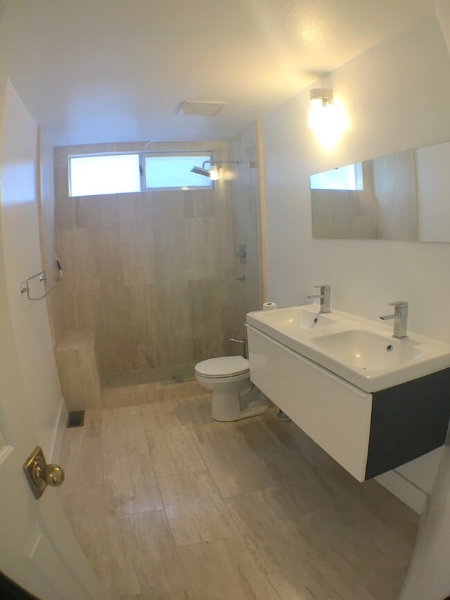 Building Photo - Gated Community at Canyon Lakes