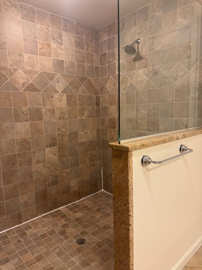 Building Photo - 3 Bedroom Condo in Hanover
