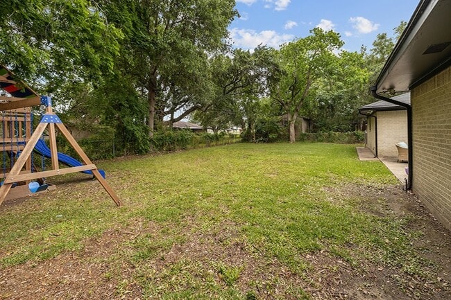 Building Photo - 1415 Palm Dr