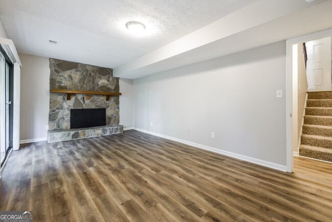 Building Photo - 2815 Fox Hall Ln N