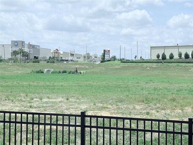 Building Photo - 886 Lynx St