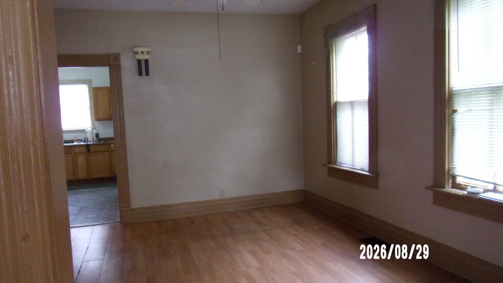 Building Photo - 112 W 113th Pl