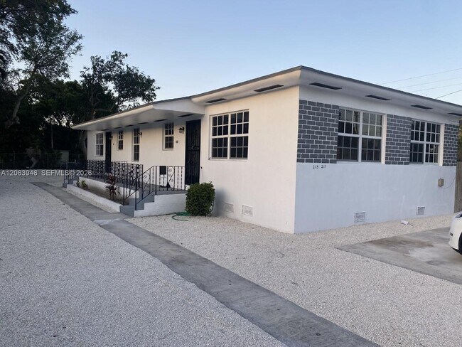 Building Photo - 217 NW 48th St