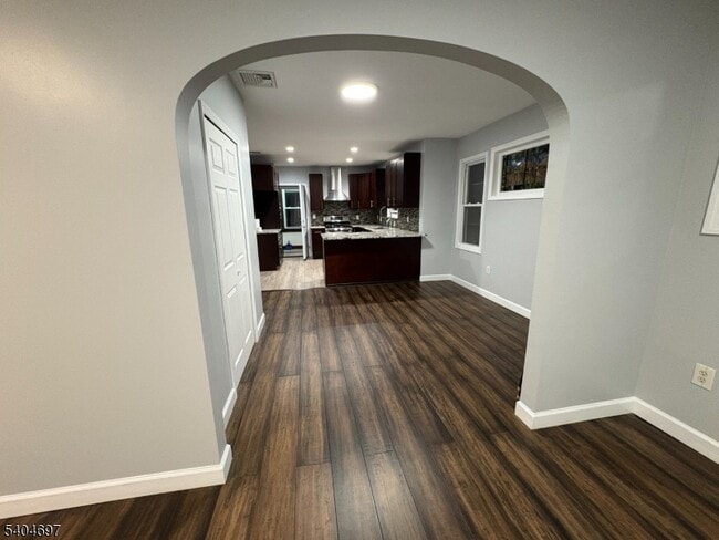 Building Photo - 173 Lincoln Ave