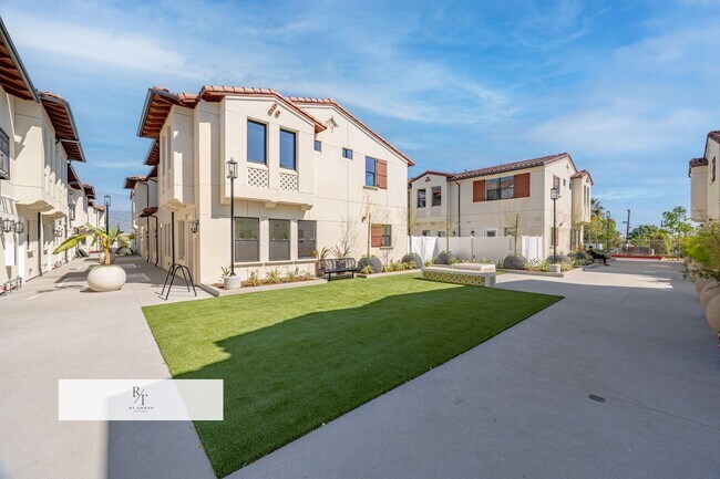 Building Photo - Whitmore Villa.