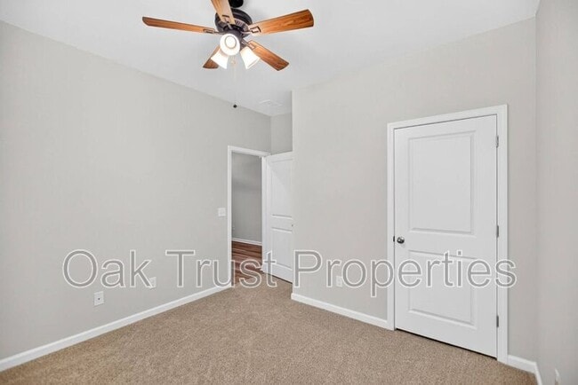Building Photo - 216 Sarcoxie Rd