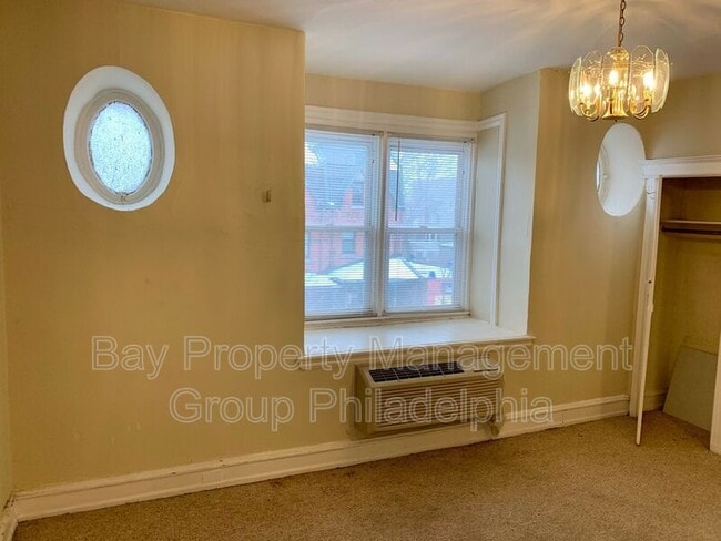Building Photo - 4439 Chestnut St