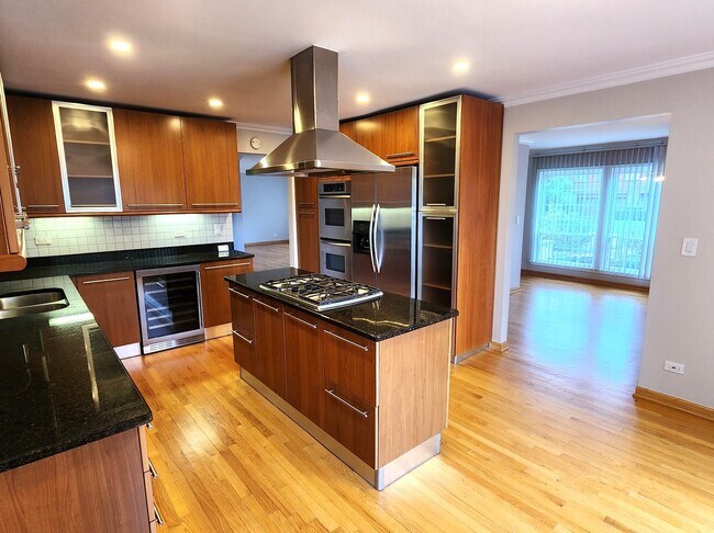 Building Photo - 1206 Lynn Terrace