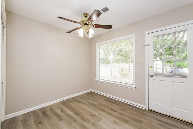 Building Photo - 8280 Shallow Rock Cove