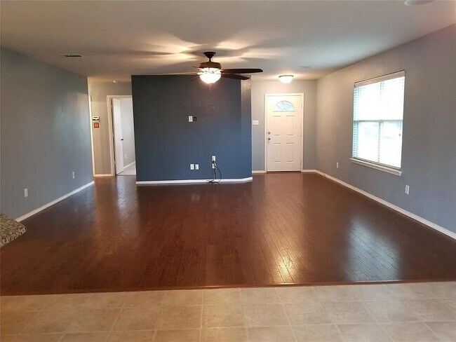 Building Photo - 3925 Polar Brook Dr
