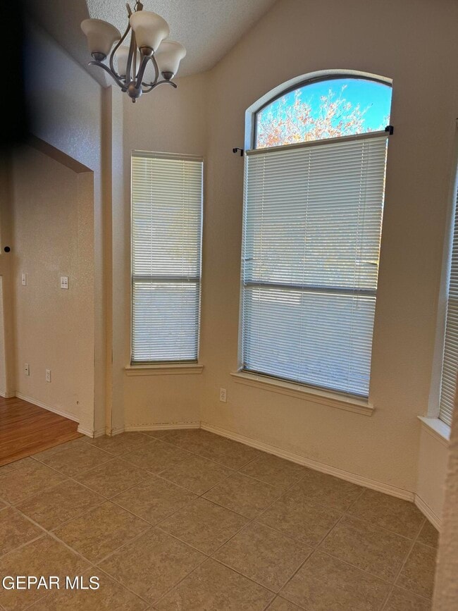 Building Photo - 10899 Northview Dr