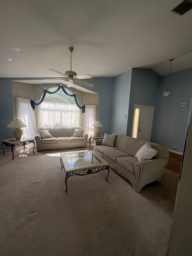 Building Photo - Beautiful 2Bed/2Bath with 2-Car Garage