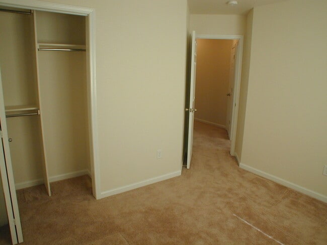 Building Photo - Country West212