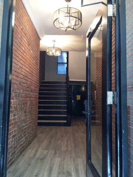 Building Photo - 235 E 4th St