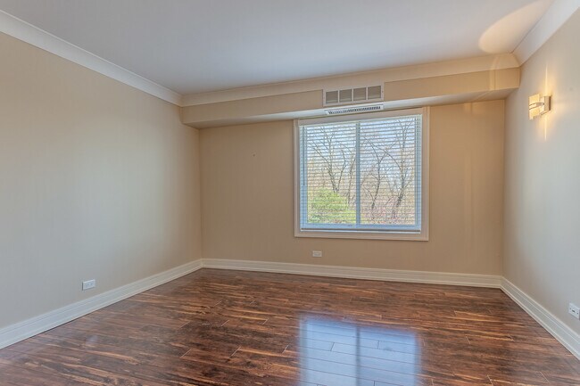 Building Photo - 1615 E Central Rd