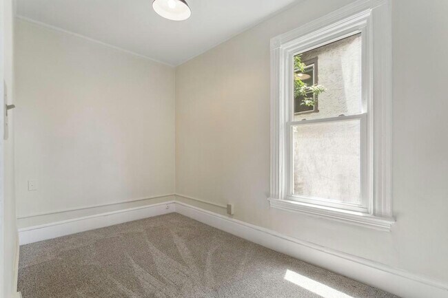 Building Photo - 462 Beaumont St