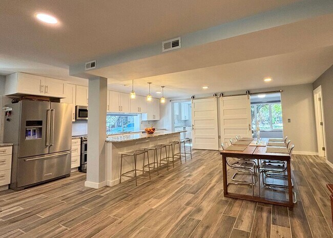 Building Photo - Available 7/10. Gorgeous Custom-Built 3 BR/3.5 BA Home on HUGE Corner Lot in Old Mt Pleasant!
