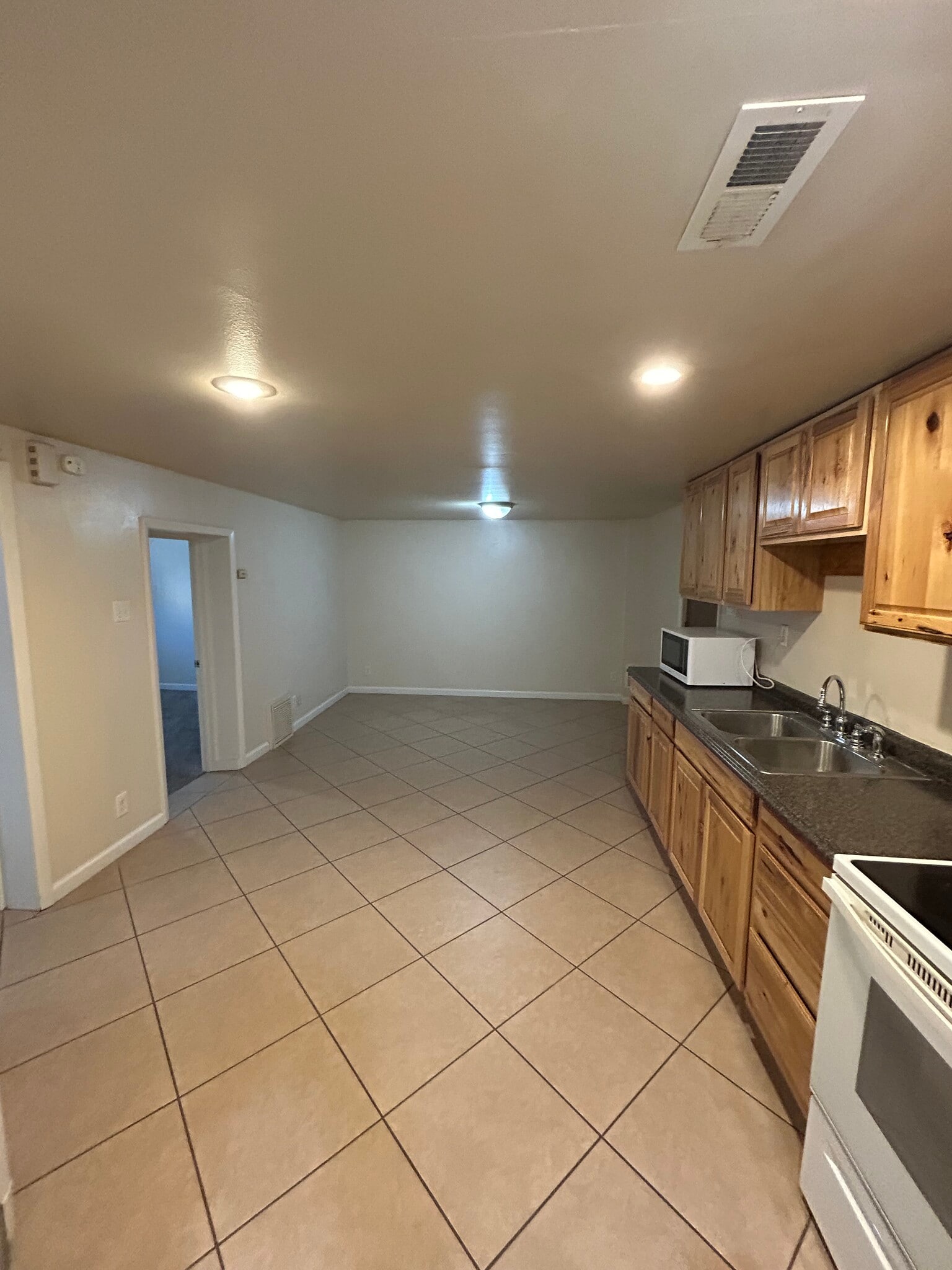 Building Photo - 222 E Evans Ave