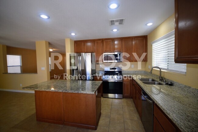 Building Photo - Space, Comfort, and a Layout Built for Real Life -- Iron Mountain Ranch