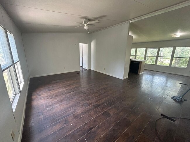 Building Photo - 732 Hidden Oaks Dr