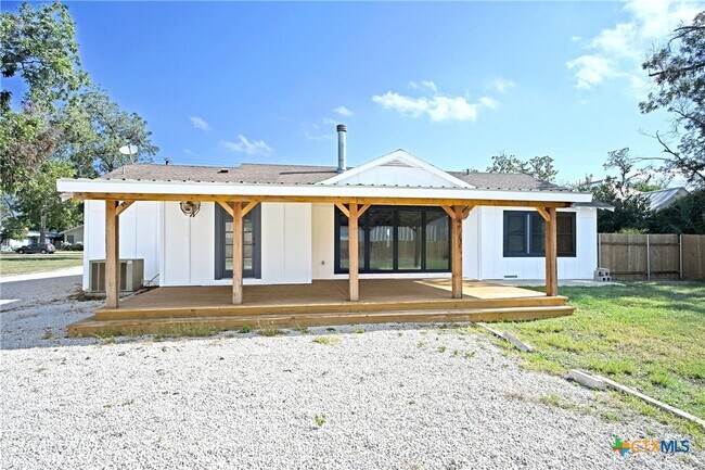 Building Photo - 456 Magazine Ave