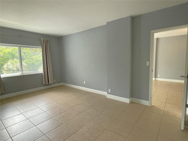 Building Photo - 100 Edgewater Dr