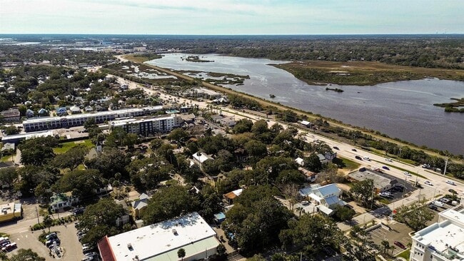 Building Photo - 14 Sanchez Ave