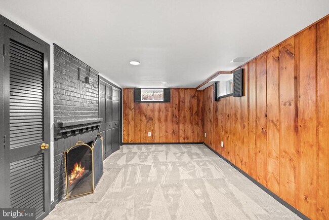 Building Photo - 6045 Edgewood Terrace