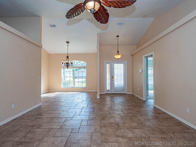 Building Photo - 141 39th Dr