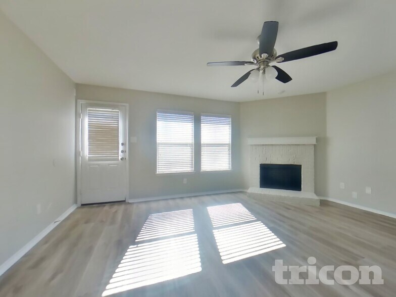 Building Photo - 9200 Tierra Verde Dr