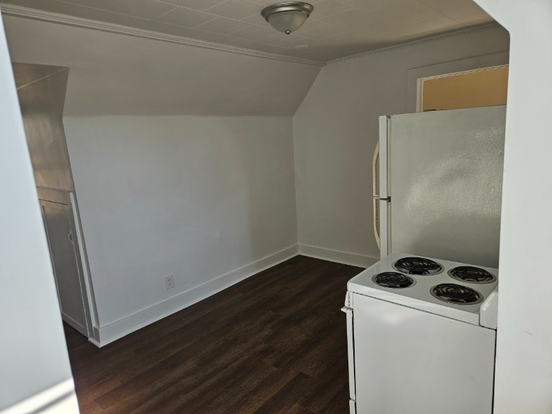 Building Photo - 205 E 2nd St