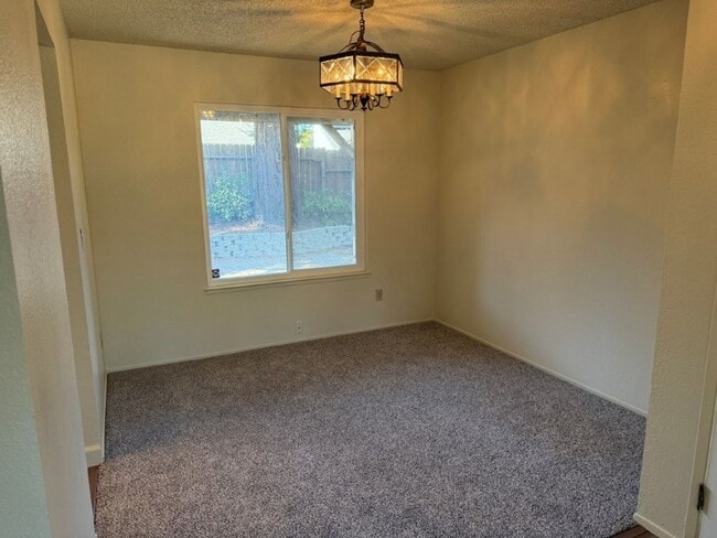 Building Photo - Updated 4 Bedroom 2.5 Bath Vacaville *Star...
