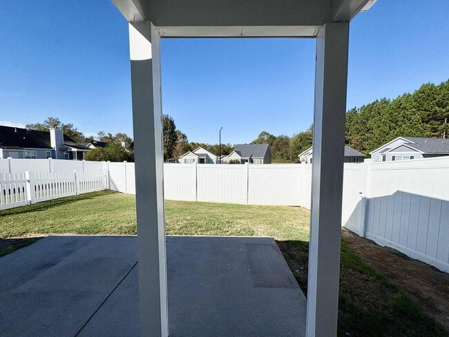 Building Photo - Move-In Ready, Fenced-In Backyard, Pet Friendly, One Story Home – Convenience Meets Comfort!