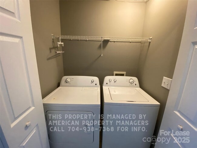 Building Photo - 10580 English Setter Way