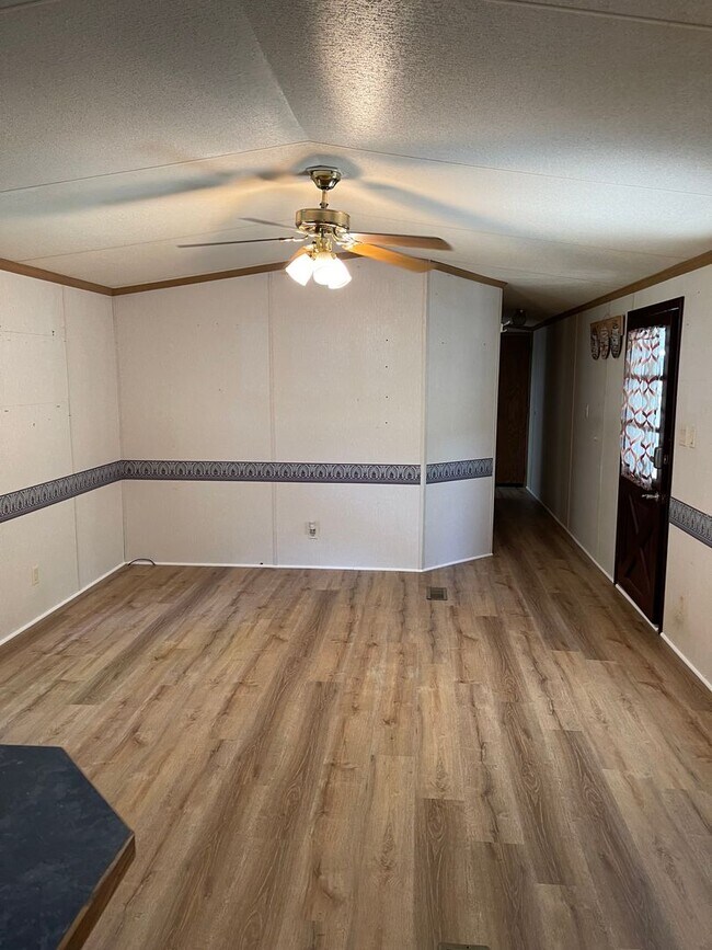 Building Photo - 3 bedroom home Fayetville PA!