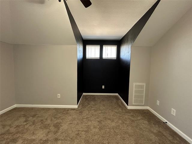 Building Photo - 922 E Dashwood St