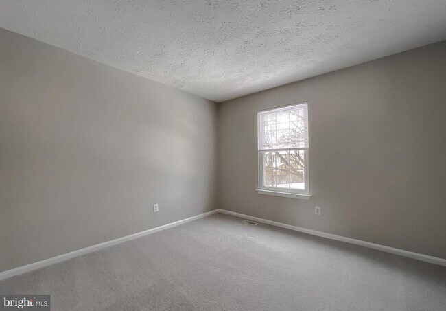 Building Photo - 4232 Drake Ct