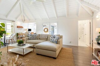 Building Photo - 444 S Roxbury Dr