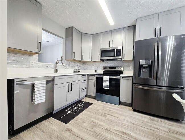Building Photo - 2430 Piering Dr