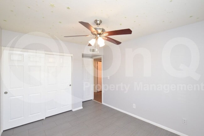 Building Photo - 2218 W Palomino Dr