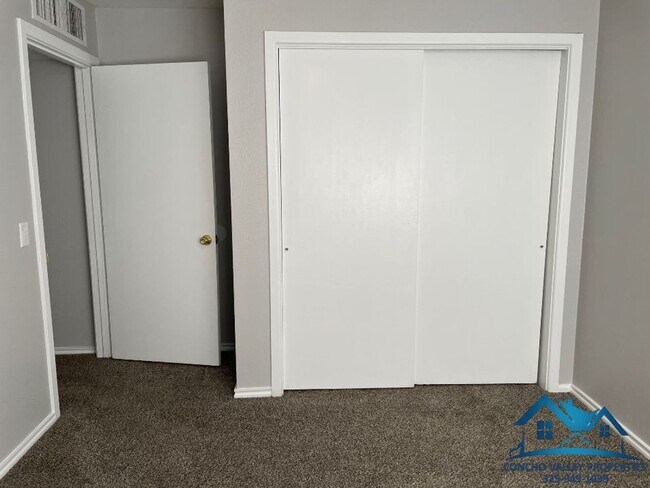 Building Photo - 1225 Kenwood Dr