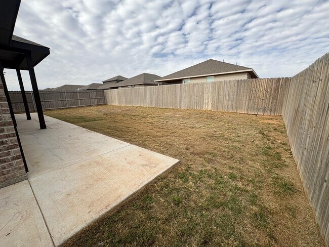 Building Photo - 2027 Ebbets Dr