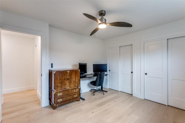 Building Photo - 2209 Fair Oaks Dr