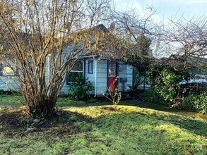 Building Photo - 1 Bedroom Duplex in Midtown Near the Whit