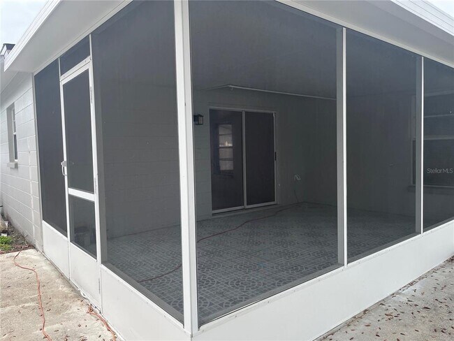 Building Photo - 3021 W Tampa Bay Blvd