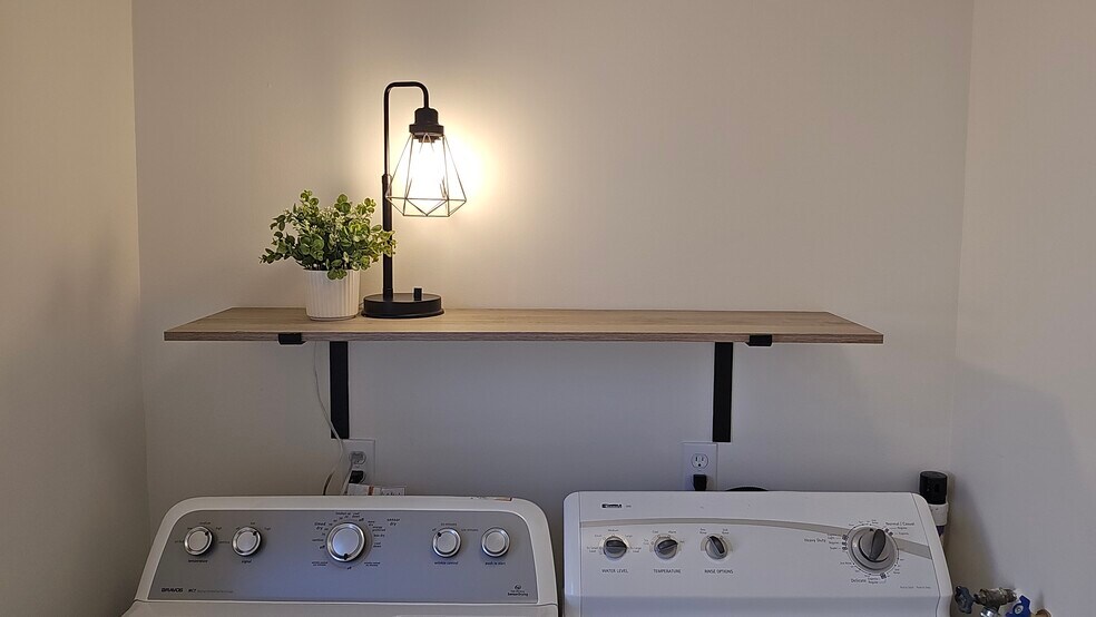 Building Photo - 100 Melvin Ave