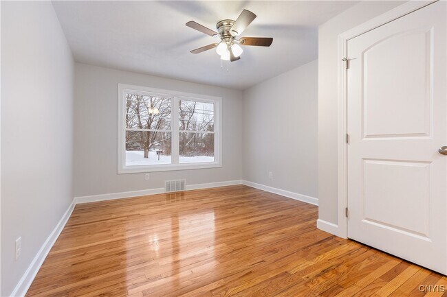 Building Photo - 115 Tarlton Rd